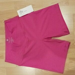 Yogalicious Rib Crossover 7in Shorts